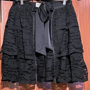 Ports International vintage lace skirt overlay. Ties at waist. Elegant. NWOT